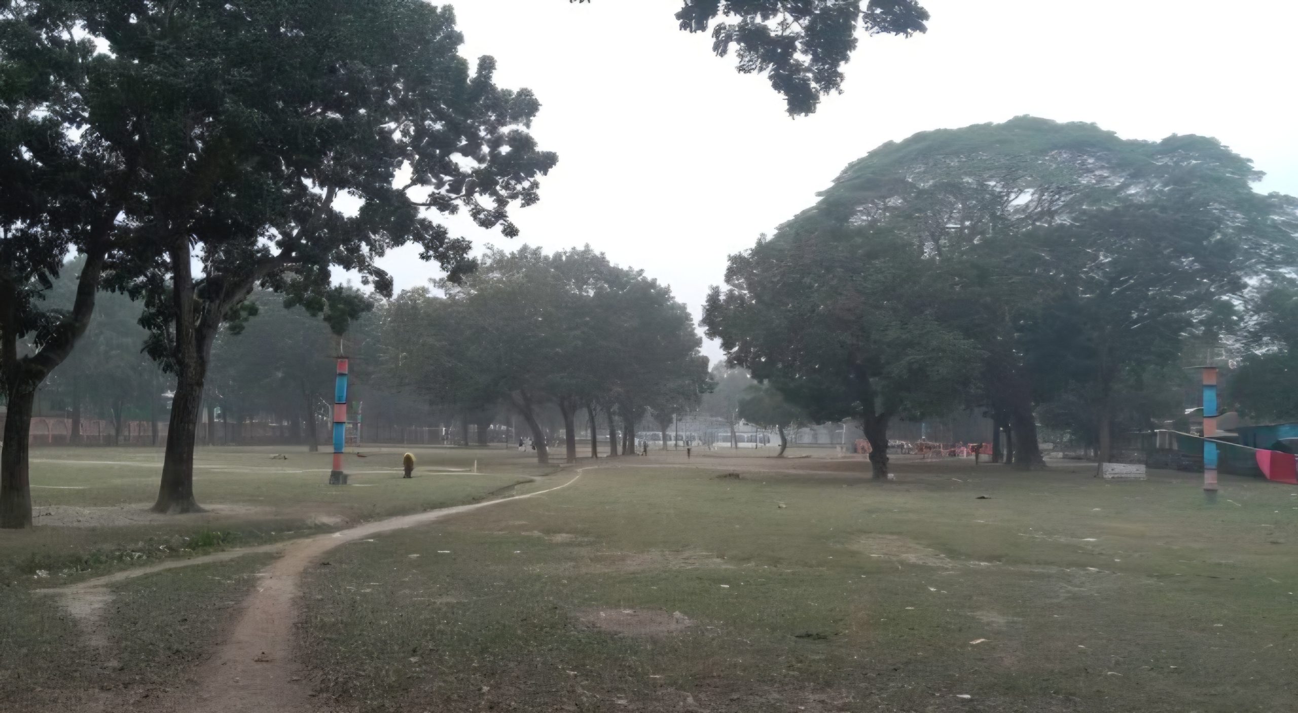 কিশোরগঞ্জে টানা দুই দিন সূর্যের দেখা নেই- ঘন কুয়াশা ও শীতের দাপটে জনজীবনে প্রভাব